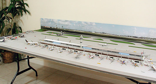 model airport spectacle