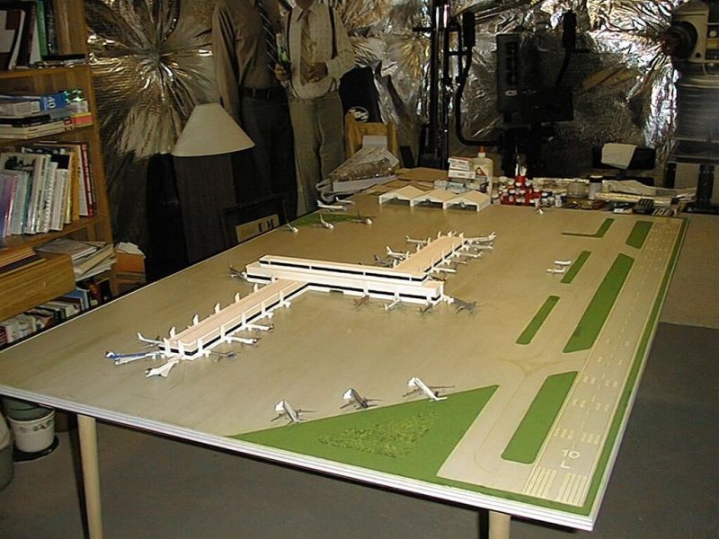 model airport presence