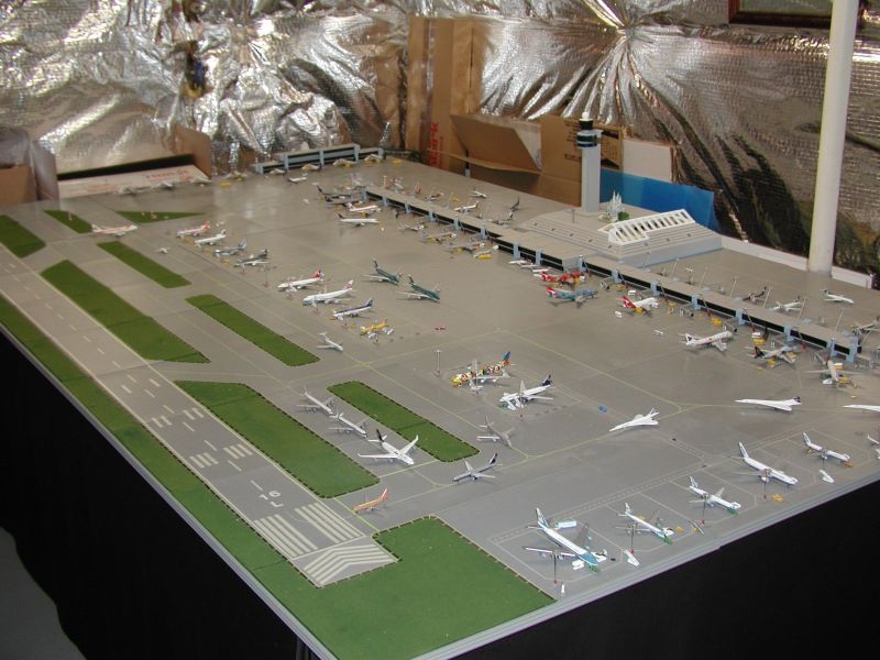 model-airport-evolution-3b